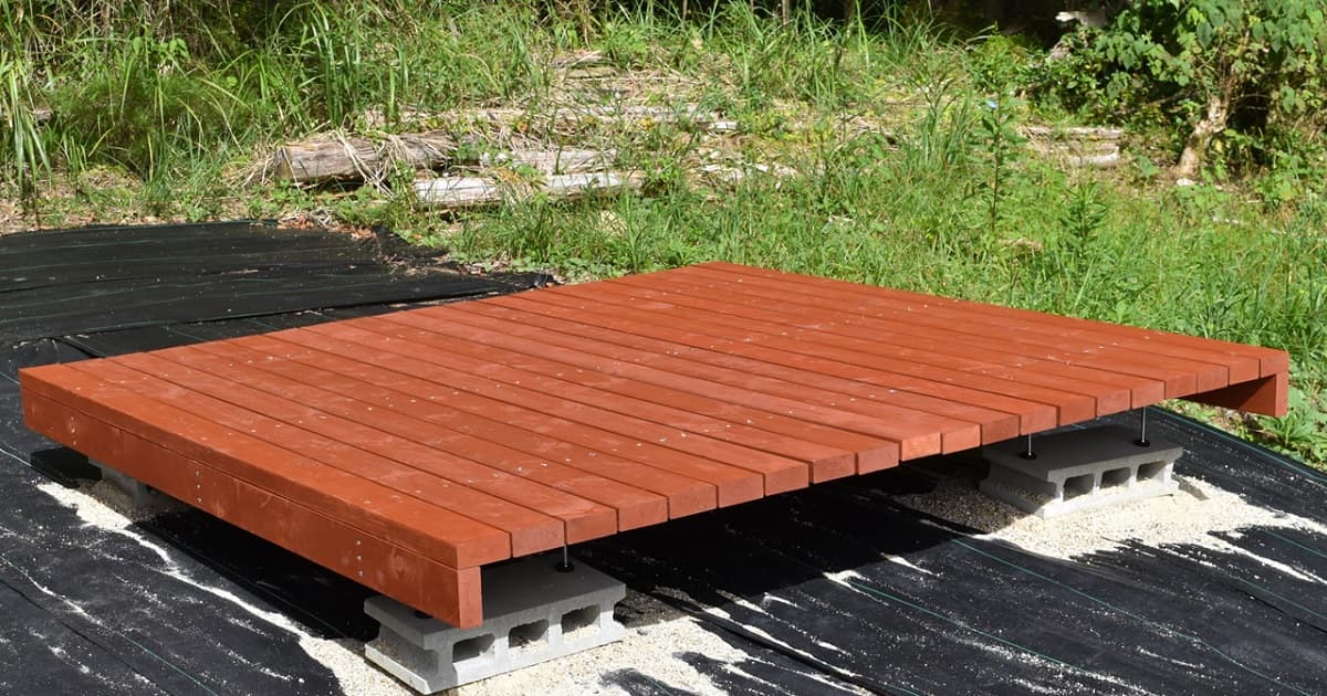 簡単DIYで作る庭向き2x4材ウッドデッキ
